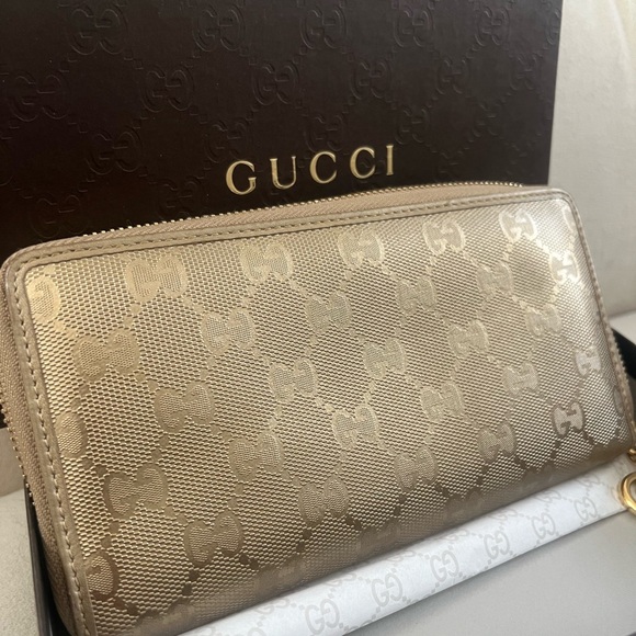 Gucci Metallic Gold Zippy Wallet with Iconic Charm - Picture 3 of 8
